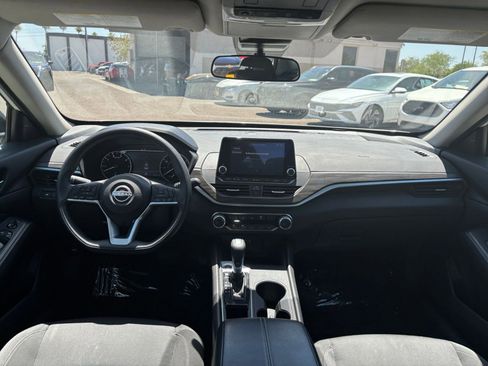 Used 2025 Nissan Altima 2.5 SV FWD image 33