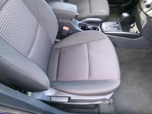 Used 2012 Hyundai Elantra GLS image 25