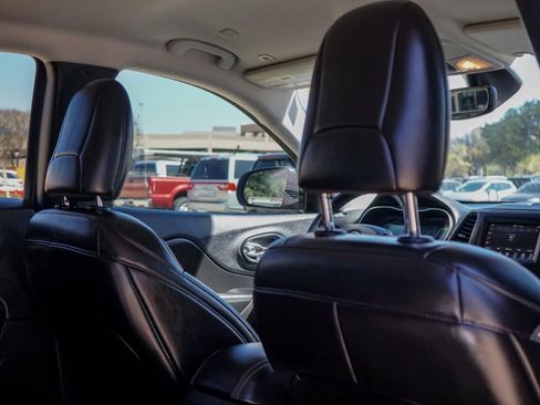 Used 2019 Jeep Cherokee Latitude Plus w/ Comfort/Convenience Group image 36