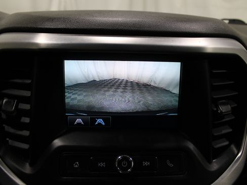 Used 2018 GMC Acadia SLE image 19