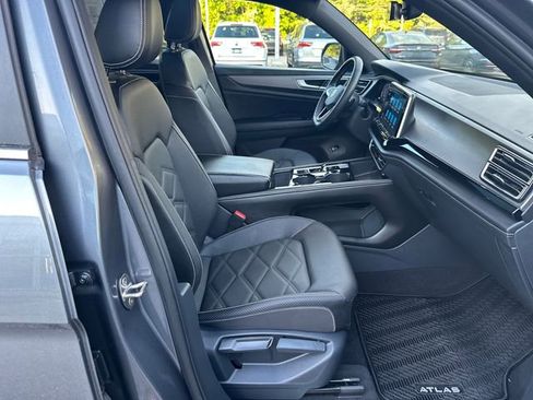 Used 2024 Volkswagen Atlas Cross Sport SE w/ Panoramic Sunroof Package AWD/4WD image 37