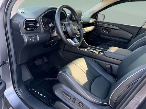Used 2024 Honda Pilot Elite image 9