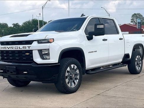 Used 2022 Chevrolet Silverado 2500 Custom w/ Custom Value Package AWD/4WD image 3