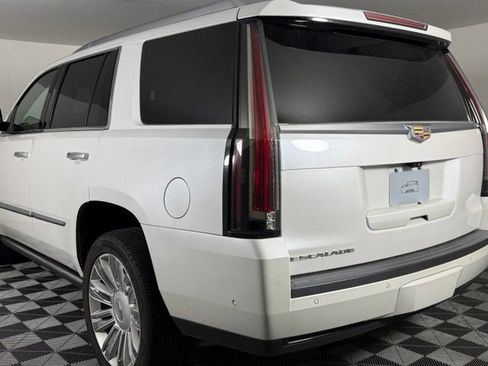 Used 2018 Cadillac Escalade Platinum AWD/4WD image 13