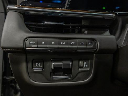 Used 2023 Cadillac Escalade ESV Sport Platinum w/ LPO, ONYX Package AWD/4WD image 37
