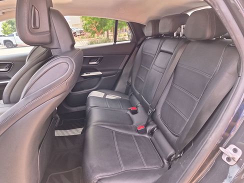 Used 2024 Mercedes-Benz GLC 300 4MATIC image 35