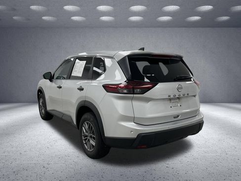 Used 2024 Nissan Rogue S FWD image 3