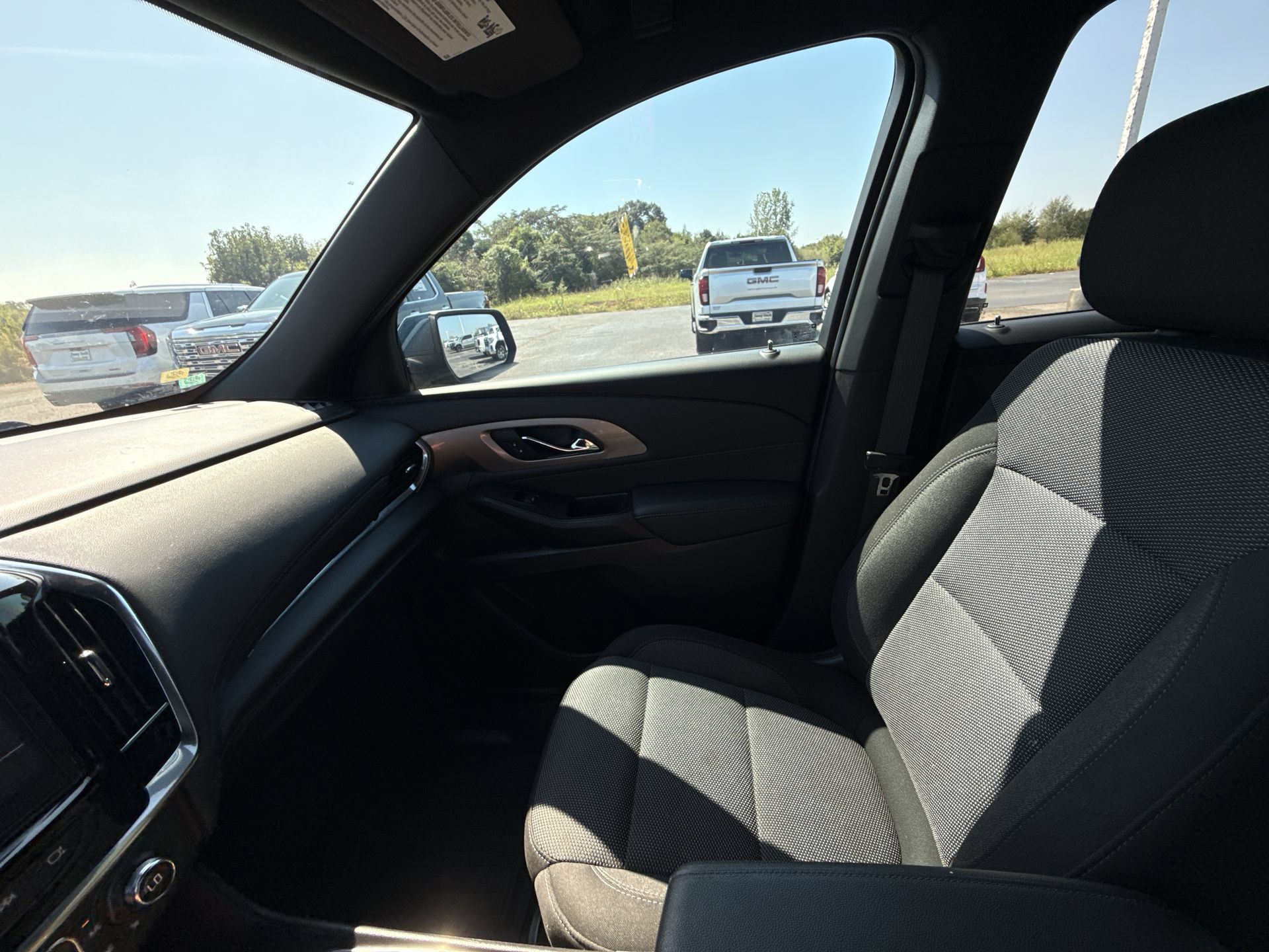 Used 2023 Chevrolet Traverse LT FWD image 26