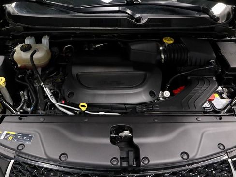 Used 2025 Chrysler Pacifica Select FWD image 16