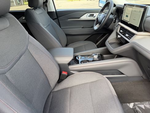 New 2026 Ford Explorer Active AWD/4WD image 15