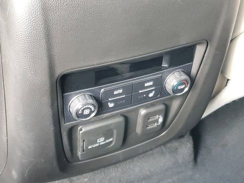 Used 2022 Buick Enclave Avenir image 13