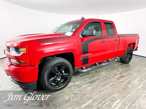 Used 2018 Chevrolet Silverado 1500 Custom w/ Custom Value Package image 4