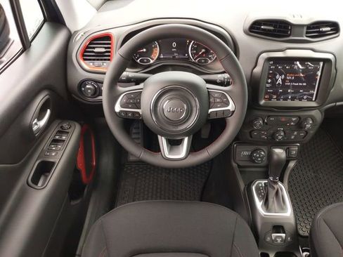 Used 2023 Jeep Renegade Trailhawk w/ Trailer Tow Group AWD/4WD image 17