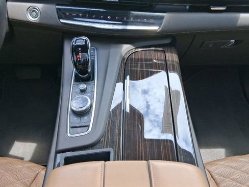 Used 2022 Cadillac Escalade Premium Luxury image 17