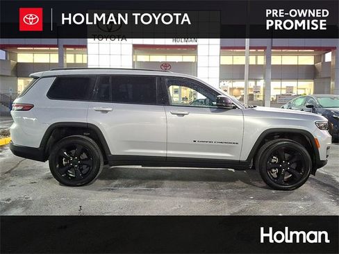 Used 2024 Jeep Grand Cherokee L Altitude image 1