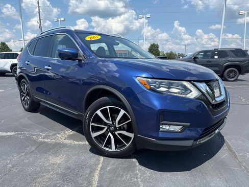 Used 2017 Nissan Rogue SL w/ SL Premium Package FWD image 2