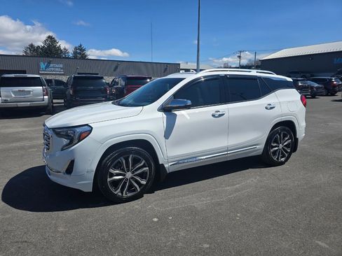 Used 2018 GMC Terrain Denali w/ Advanced Safety Package image 3