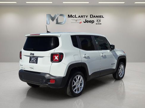 Used 2023 Jeep Renegade Latitude image 5