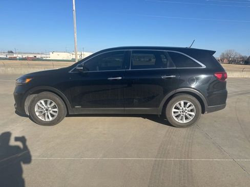 Used 2020 Kia Sorento LX image 8