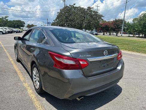 Used 2018 Nissan Altima 2.5 S w/ S Convenience Package FWD image 4