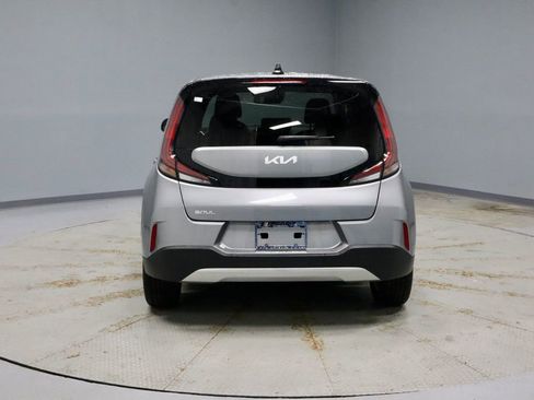 Used 2025 Kia Soul LX image 9