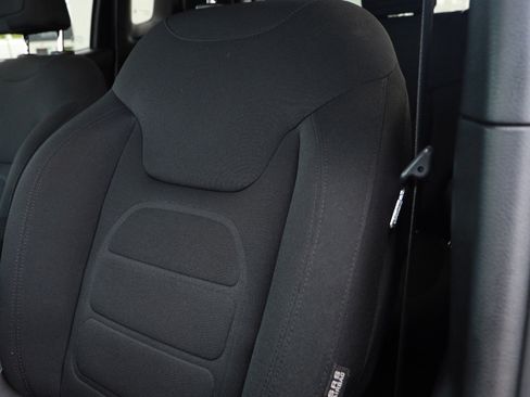 Used 2018 Jeep Renegade Latitude FWD image 18