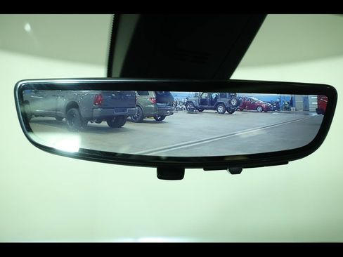 Used 2023 Chevrolet Traverse Premier image 29