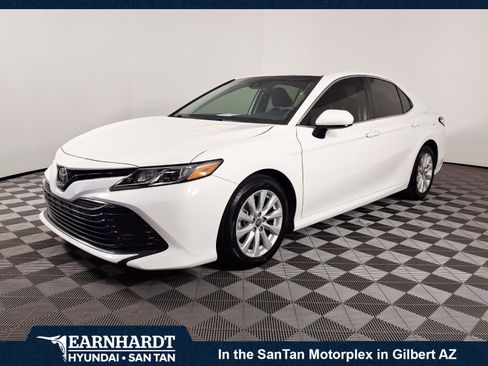 Used 2018 Toyota Camry LE FWD image 1