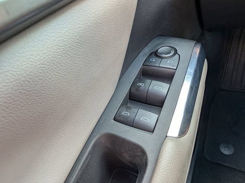 Used 2025 Chevrolet Traverse LT FWD image 40