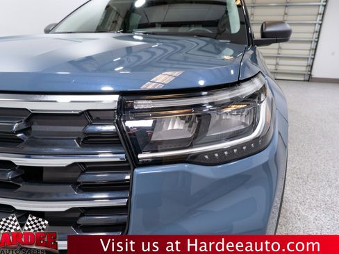 Used 2025 Ford Explorer Active w/ Active Comfort Package AWD/4WD image 8