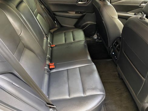 Used 2025 Nissan Rogue SL w/ Tech Package FWD image 27