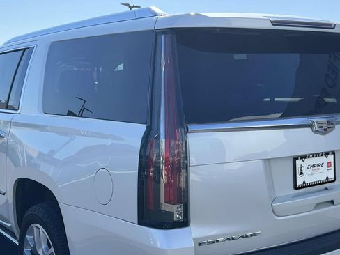 Used 2015 Cadillac Escalade ESV Platinum AWD/4WD image 10