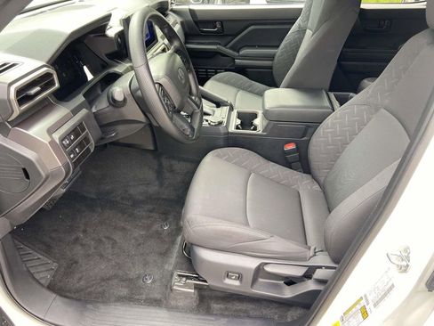 Used 2025 Toyota Tacoma SR5 AWD/4WD image 18