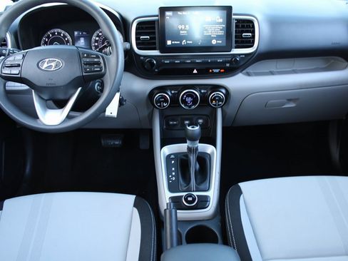 Used 2020 Hyundai Venue SEL image 18