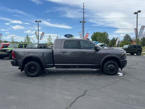 Used 2025 RAM 3500 Laramie AWD/4WD image 9