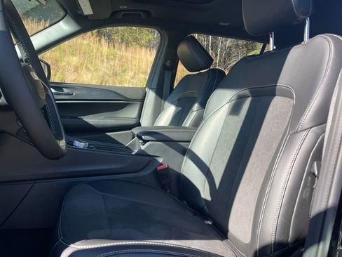 New 2025 Jeep Grand Cherokee L Altitude RWD image 12