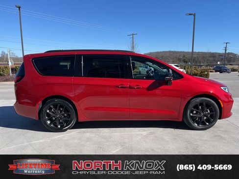 New 2026 Chrysler Pacifica Select image 19