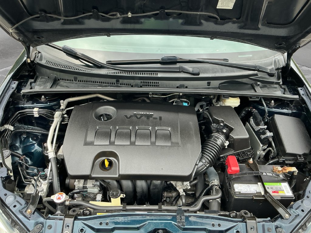 Used 2018 Toyota Corolla SE w/ SE Premium Package FWD image 18