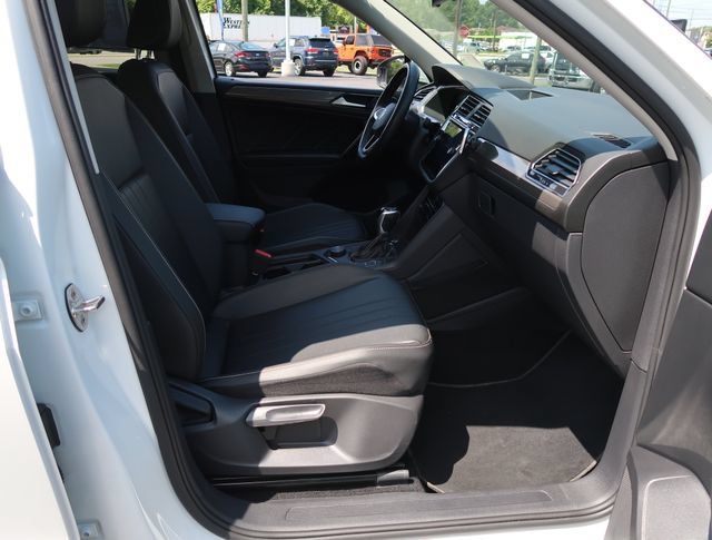 Used 2023 Volkswagen Tiguan SE AWD/4WD image 37