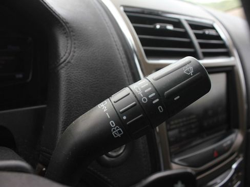 Used 2013 Lincoln MKX AWD image 15