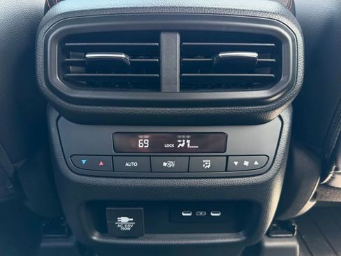 Used 2025 Honda Pilot TrailSport image 18