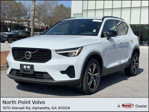 Certified 2024 Volvo XC40 B5 Core image 1