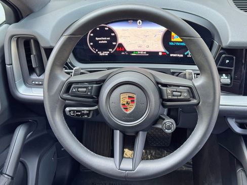 Used 2024 Porsche Cayenne Coupe AWD/4WD image 21