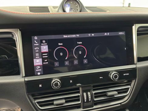 Used 2023 Porsche Macan w/ Premium Package Plus image 34