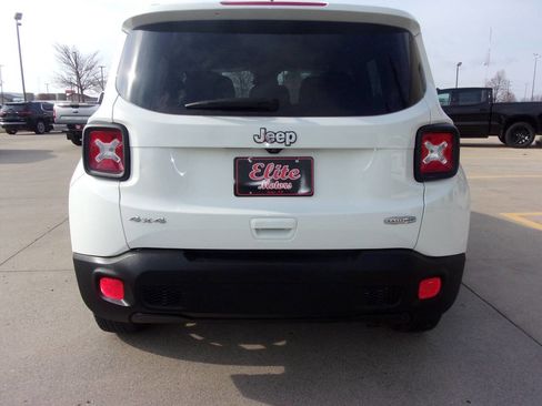 Used 2018 Jeep Renegade Latitude w/ Cold Weather Group AWD/4WD image 7