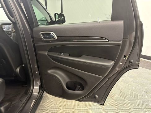 Used 2018 Jeep Grand Cherokee Limited image 17