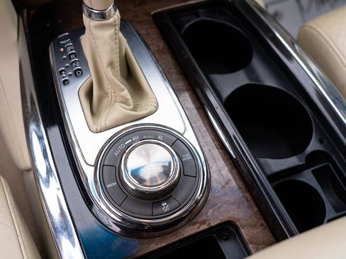 Used 2014 INFINITI QX80 4WD w/ Deluxe Touring Package image 39