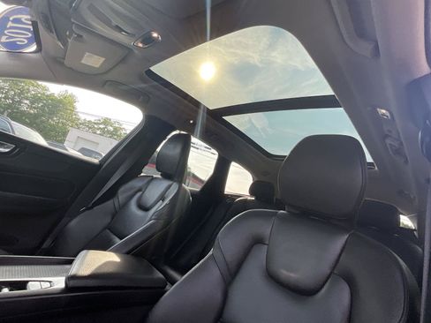 Used 2019 Volvo XC60 T6 Momentum w/ Premium Package AWD/4WD image 14
