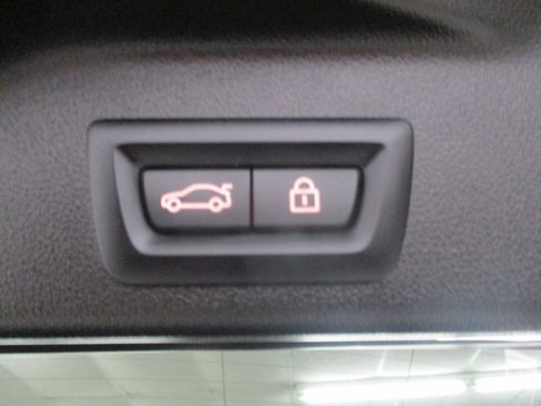 Used 2022 BMW X5 M50i w/ Executive Package image 8