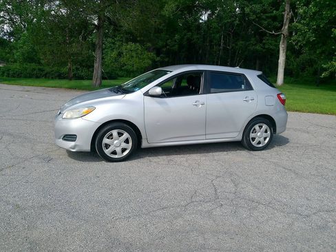 Used 2010 Toyota Matrix FWD image 7